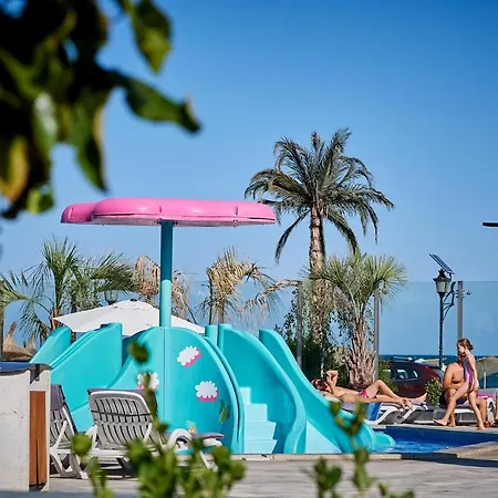 Fantasy Studio- N Pools Apartment Mamaia