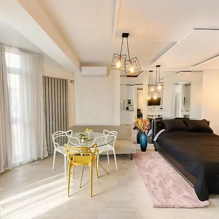 Fantasy Studio- N Pools * Mamaia