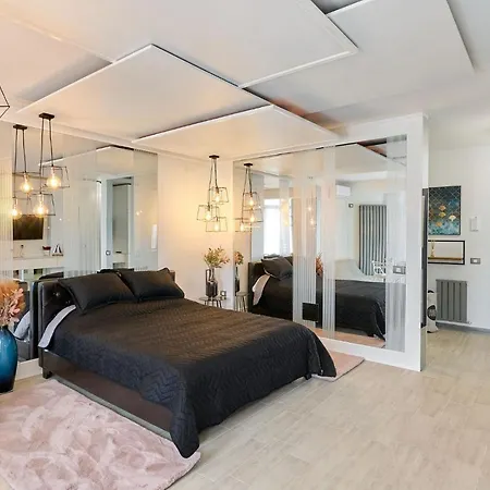Fantasy Studio- N Pools Apartment