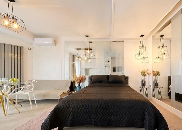 Fantasy Studio- N Pools * Mamaia