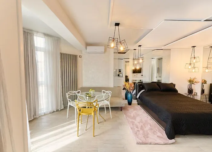 Fantasy Studio- N Pools * Mamaia